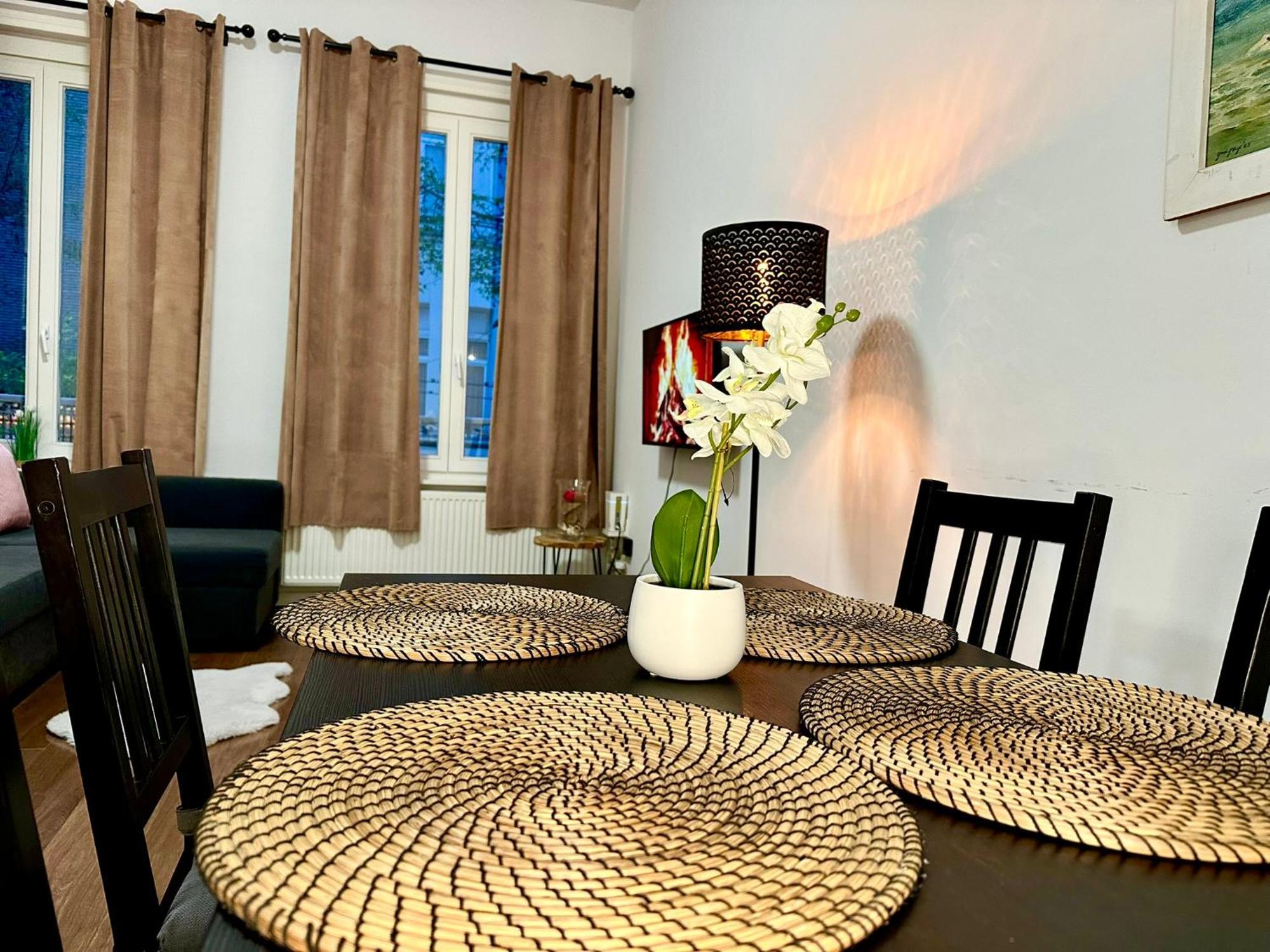 Luxury Suites Centrum By Rikas Hotels 안트베르펜 외부 사진